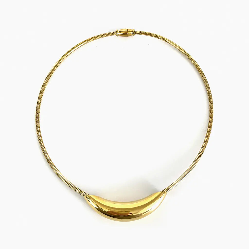 The Bold Curve Choker