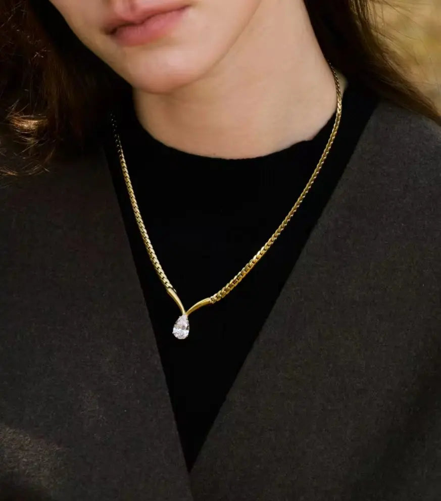 Pear Diamond V Necklace