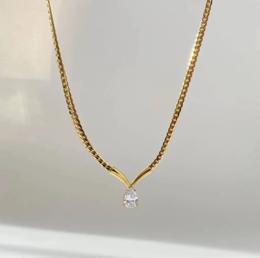 Pear Diamond V Necklace