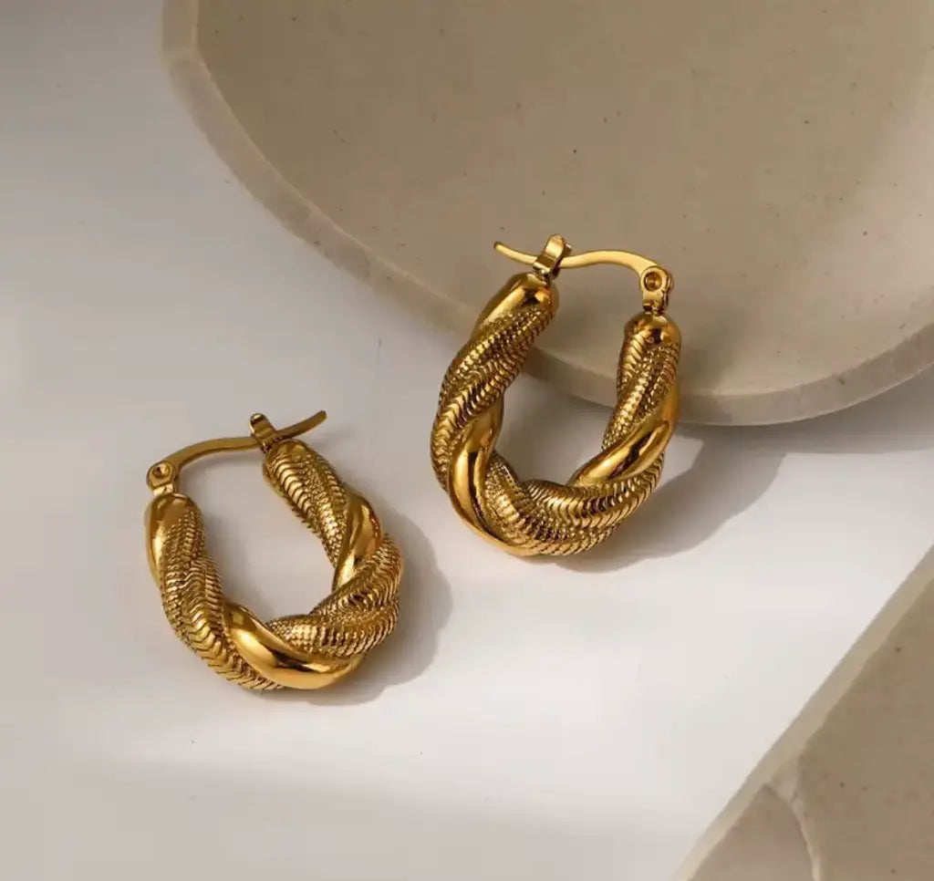 Zaari Twist Hoops